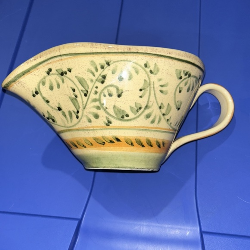 Crate & Barrel Emilia Large Vintage Gravy Sauce Boat Server‎